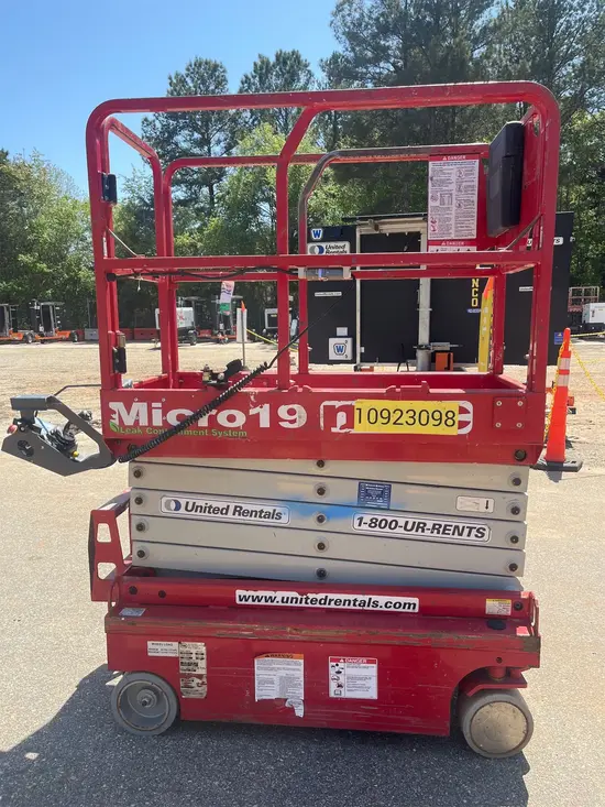 2019 MEC MICRO 19 Scissor Lift