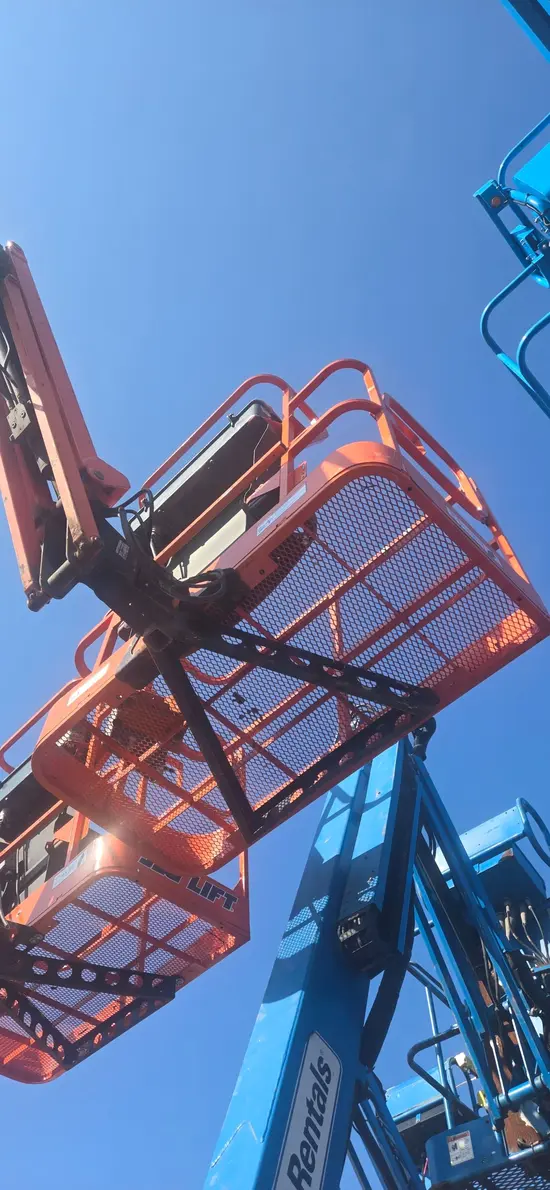 2013 JLG E450AJ Articulating Boom Lift