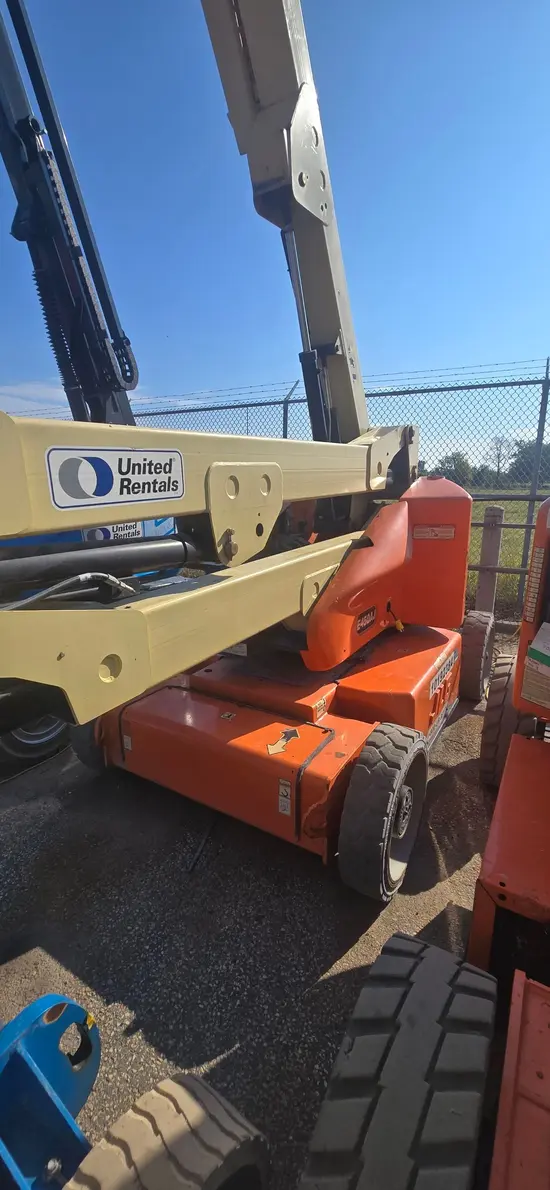 2013 JLG E450AJ Articulating Boom Lift