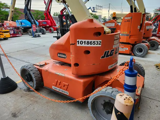 2013 JLG E450AJ Articulating Boom Lift
