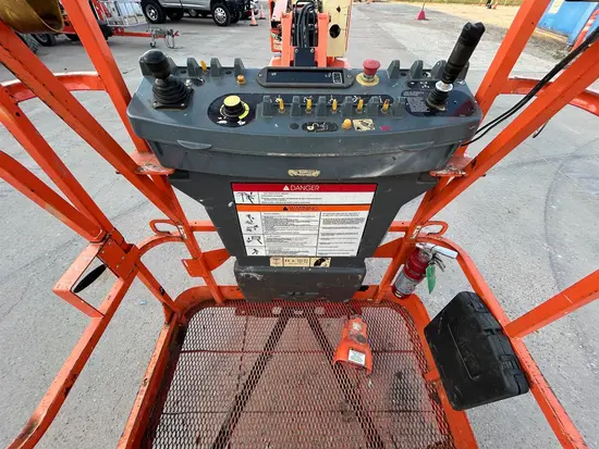 2017 JLG E400AJPN Articulating Boom Lift