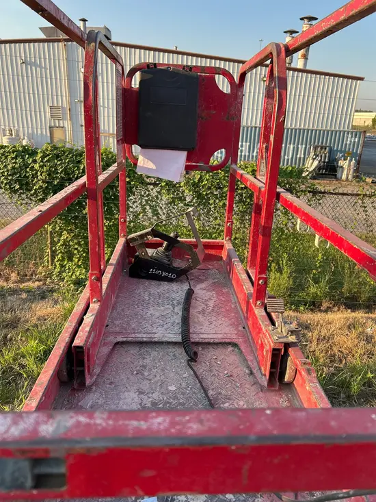 2018 MEC MICRO 19 Scissor Lift