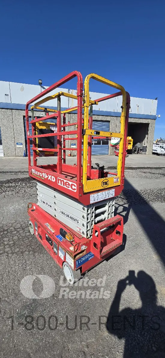 2020 MEC MICRO 19-XD Scissor Lift