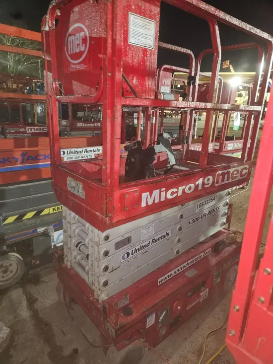 2018 MEC MICRO 19 Scissor Lift