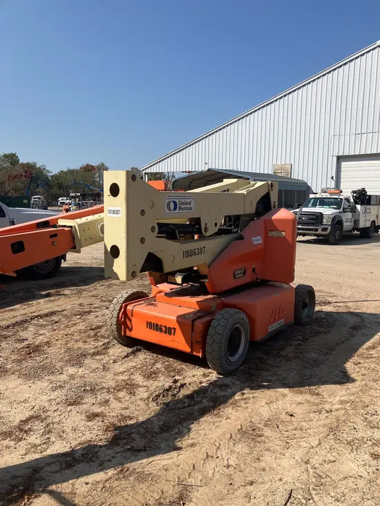 2013 JLG E400AJPN Articulating Boom Lift