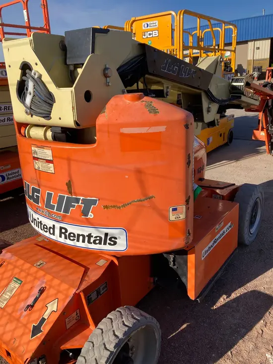 2016 JLG E400AJPN Articulating Boom Lift