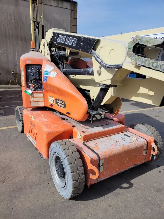 2014 JLG E400AJPN Articulating Boom Lift