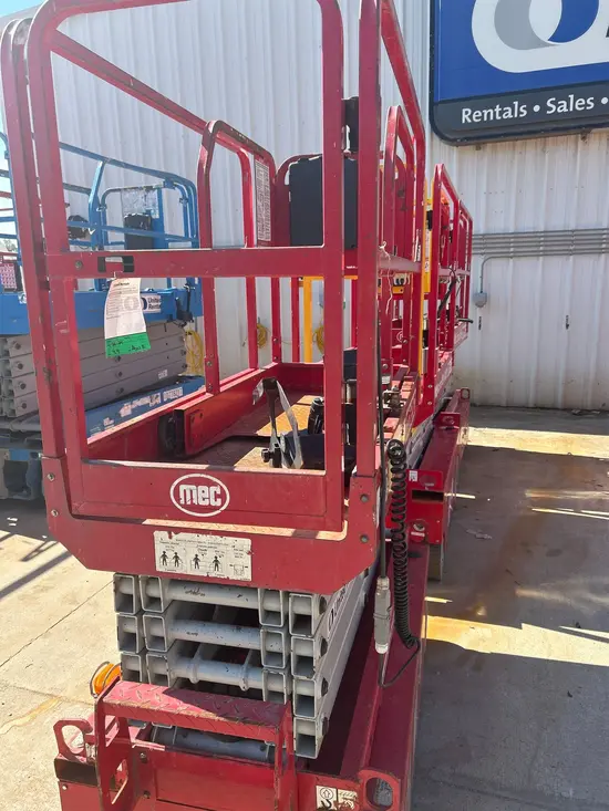 2018 MEC MICRO 19 Scissor Lift