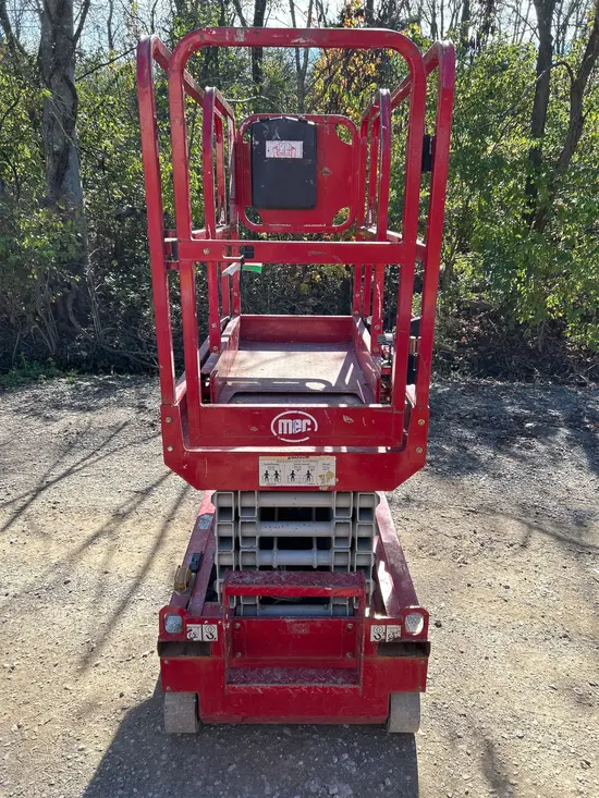 2018 MEC MICRO 19 Scissor Lift