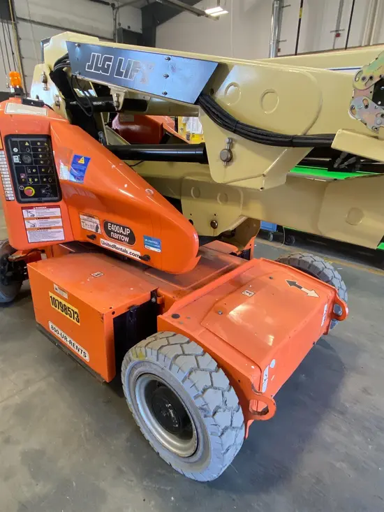 2013 JLG E450AJ Articulating Boom Lift