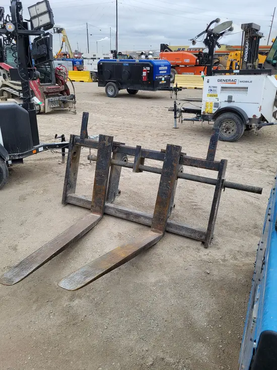 2019 Arrow Material Handling CASE