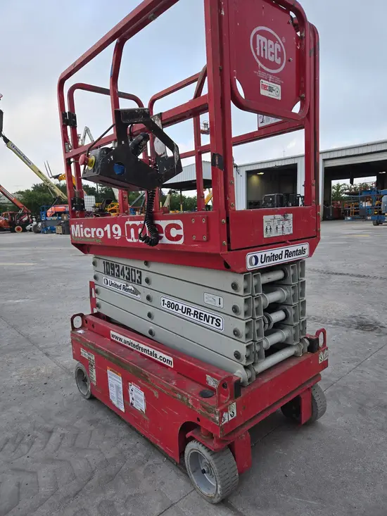 2019 MEC MICRO 19 Scissor Lift