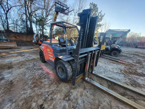 2021 Toyota 8FD70U Warehouse Forklift