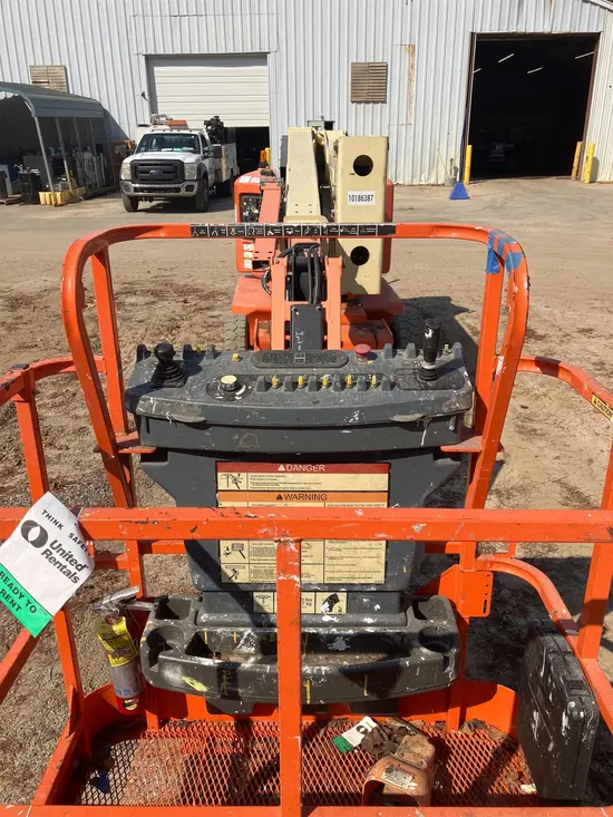 2013 JLG E400AJPN Articulating Boom Lift