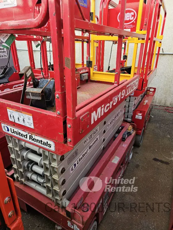 2018 MEC MICRO 19 Scissor Lift