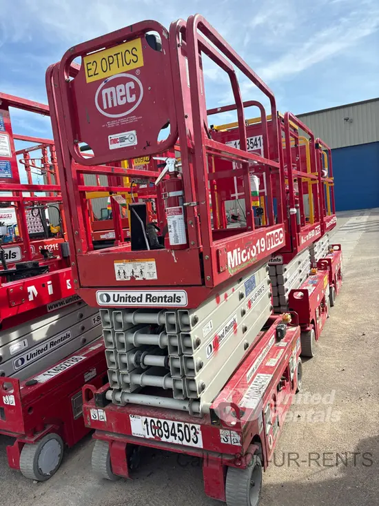 2019 MEC MICRO 19 Scissor Lift