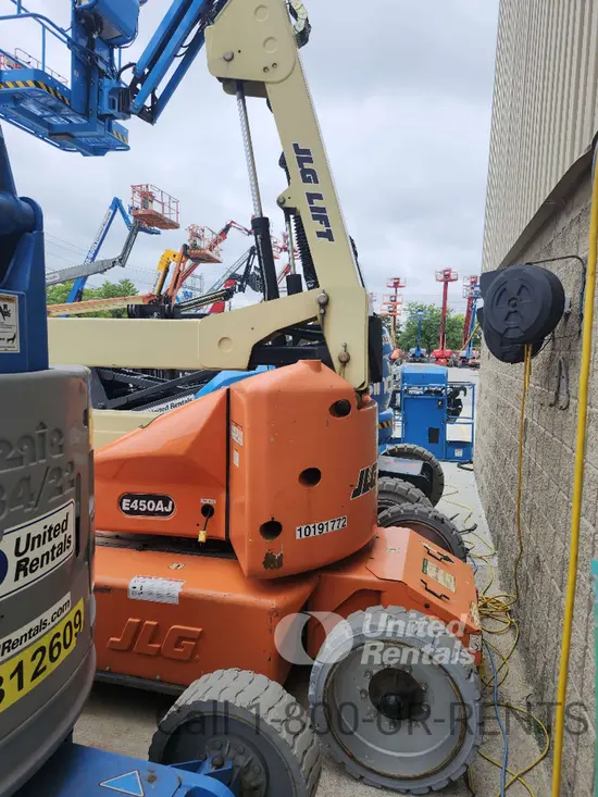 2013 JLG E450AJ Articulating Boom Lift