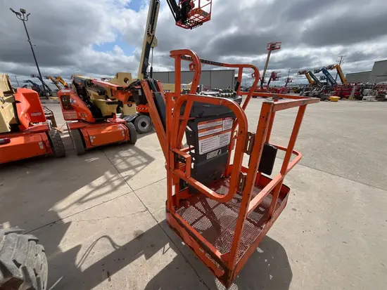 2017 JLG E400AJPN Articulating Boom Lift