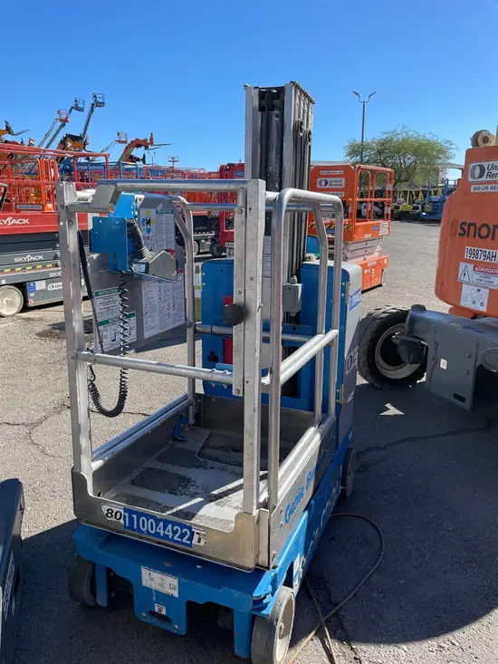 2019 Genie GR-20 Self-Propelled One-Person Lift