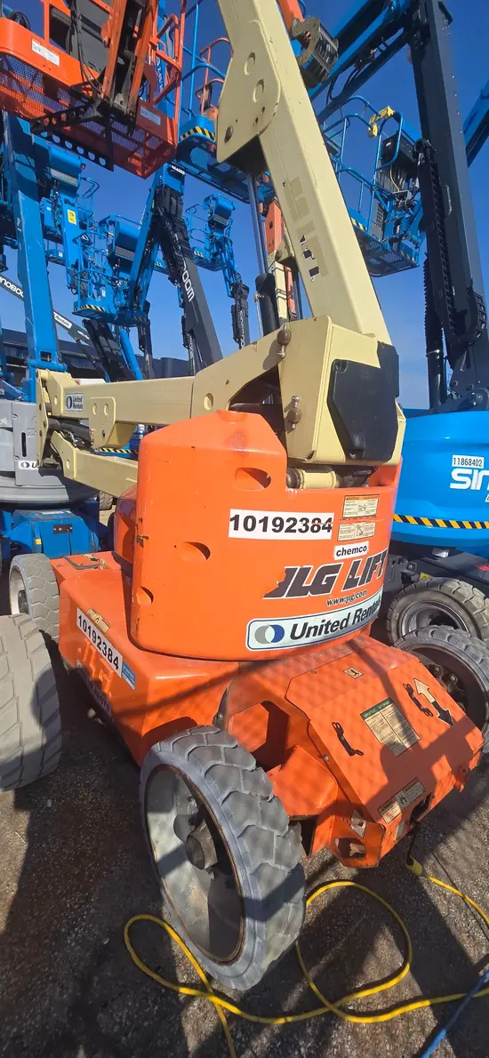 2013 JLG E450AJ Articulating Boom Lift