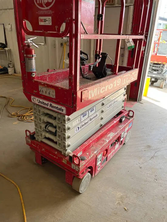 2018 MEC MICRO 19 Scissor Lift
