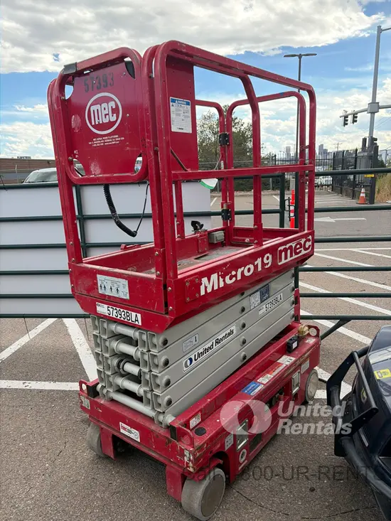 2018 MEC MICRO 19 Scissor Lift