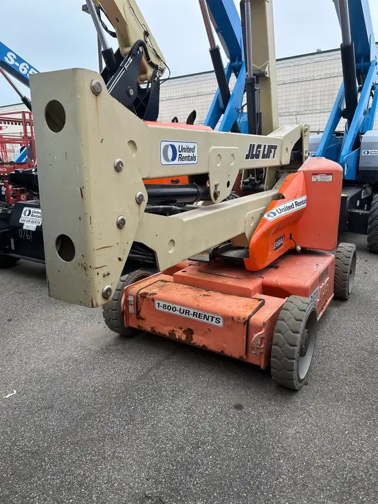 2013 JLG E450AJ Articulating Boom Lift