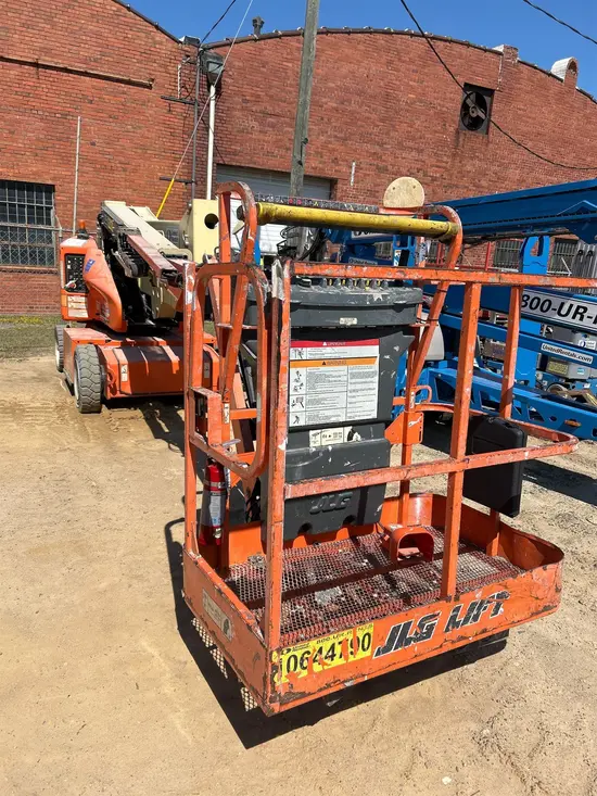 2017 JLG E400AJPN Articulating Boom Lift