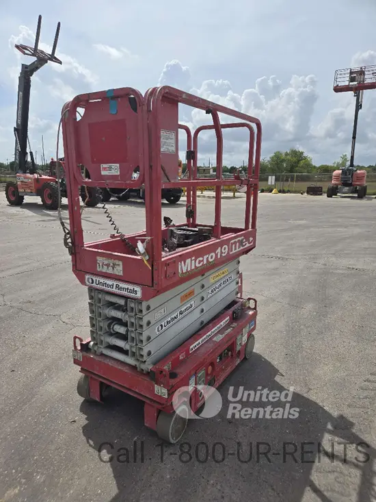 2019 MEC MICRO 19 Scissor Lift