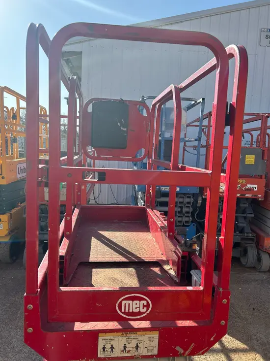 2018 MEC MICRO 19 Scissor Lift