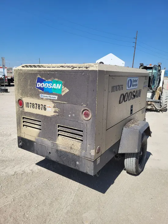 2018 Doosan P425/HP375EXT3 Air Compressor
