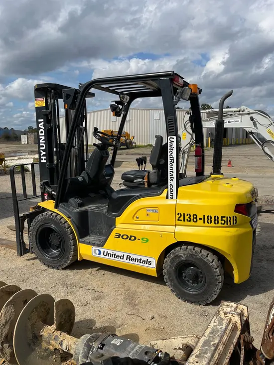 2017 HYUNDAI 30D-9 Warehouse Forklift