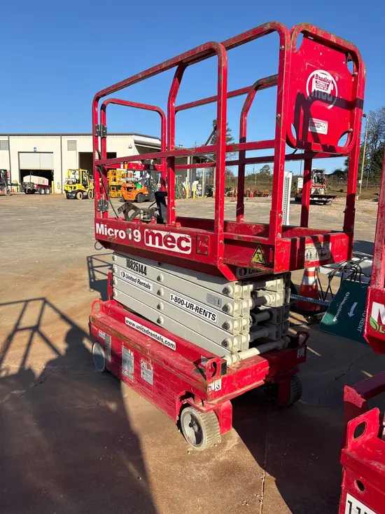 2018 MEC MICRO 19 Scissor Lift