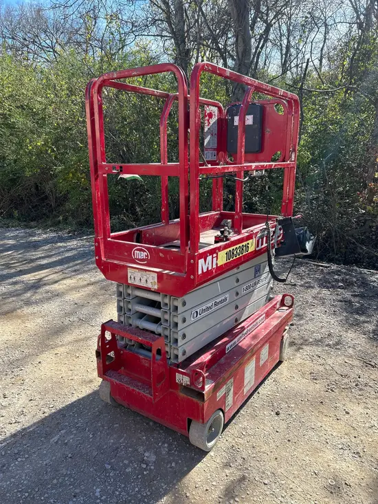 2018 MEC MICRO 19 Scissor Lift