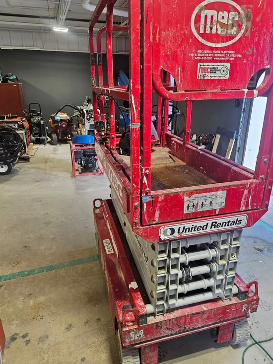 2018 MEC MICRO 19 Scissor Lift