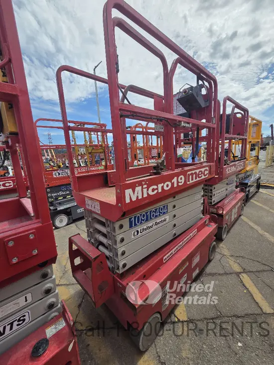 2019 MEC MICRO 19 Scissor Lift