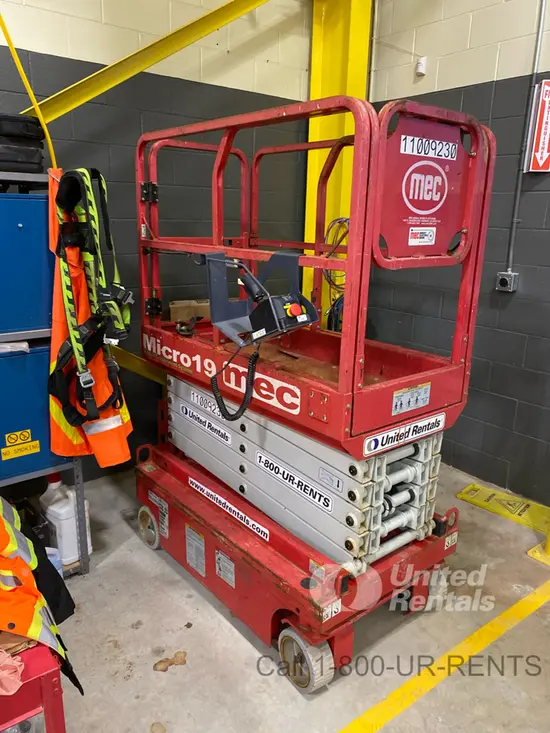 2019 MEC MICRO 19 Scissor Lift