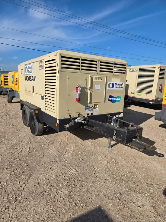 2019 Doosan XP825/HP750WCU Air Compressor