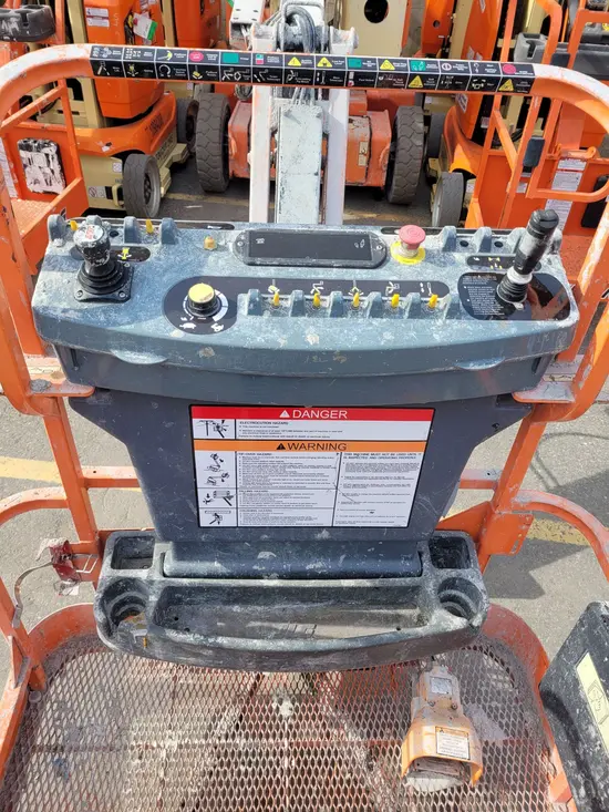 2014 JLG E400AJPN Articulating Boom Lift