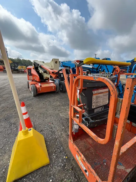 2015 JLG E400AJPN Articulating Boom Lift