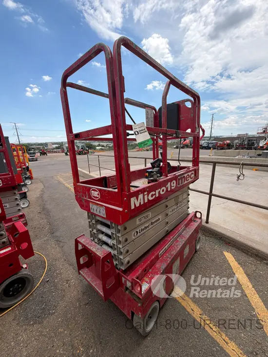 2018 MEC MICRO 19 Scissor Lift