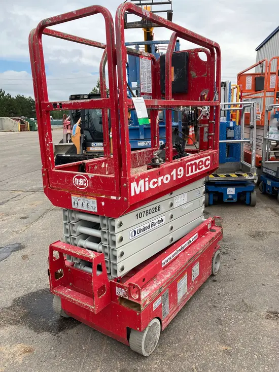 2018 MEC MICRO 19 Scissor Lift