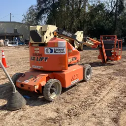 2013 JLG E400AJPN Articulating Boom Lift