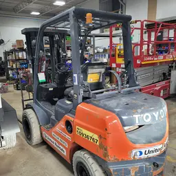 2019 Toyota 8FGU30 Warehouse Forklift