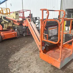 2011 JLG E400AJPN Articulating Boom Lift